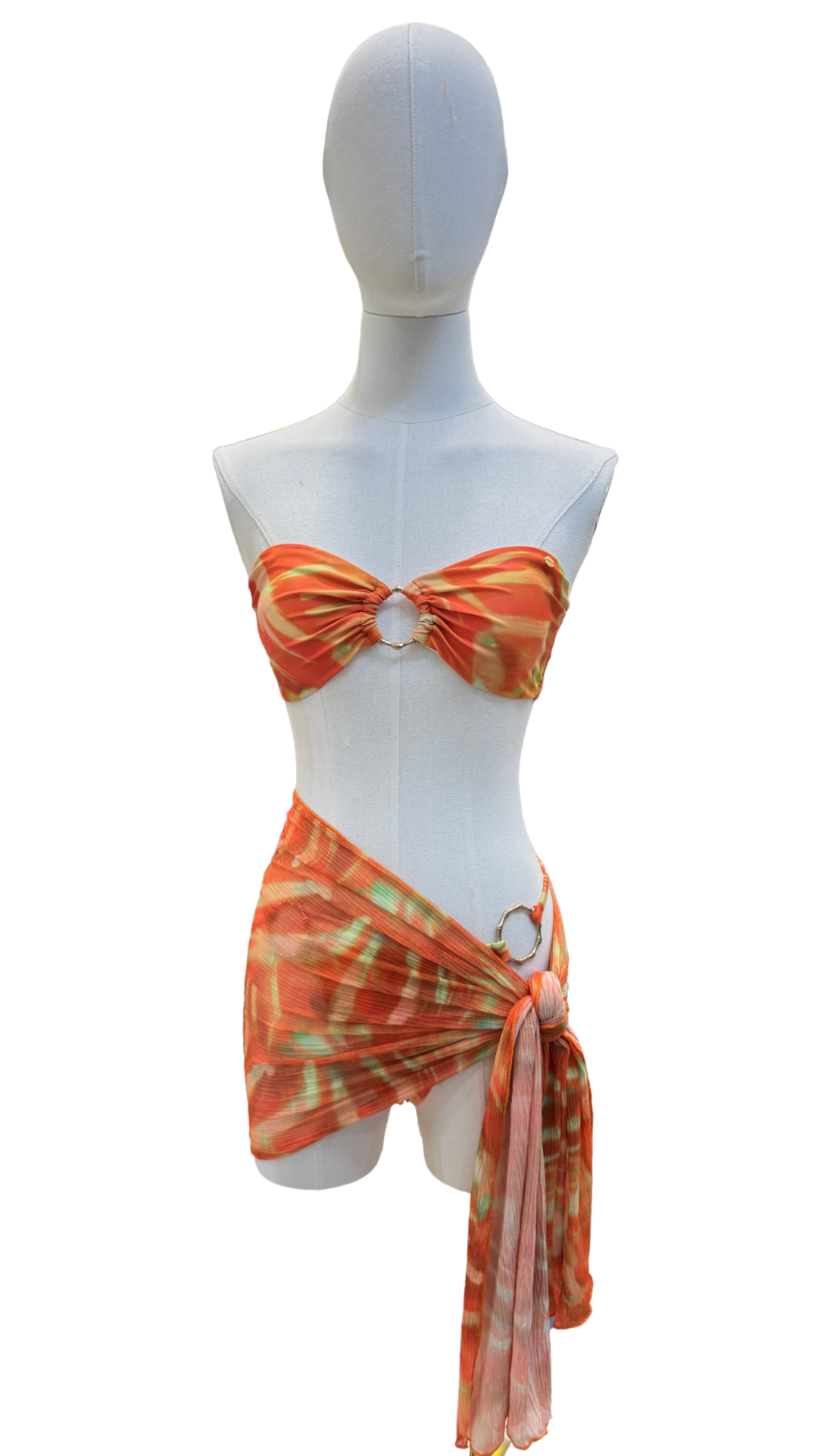 Set bikini strapless estampado + pareo corto multiformas