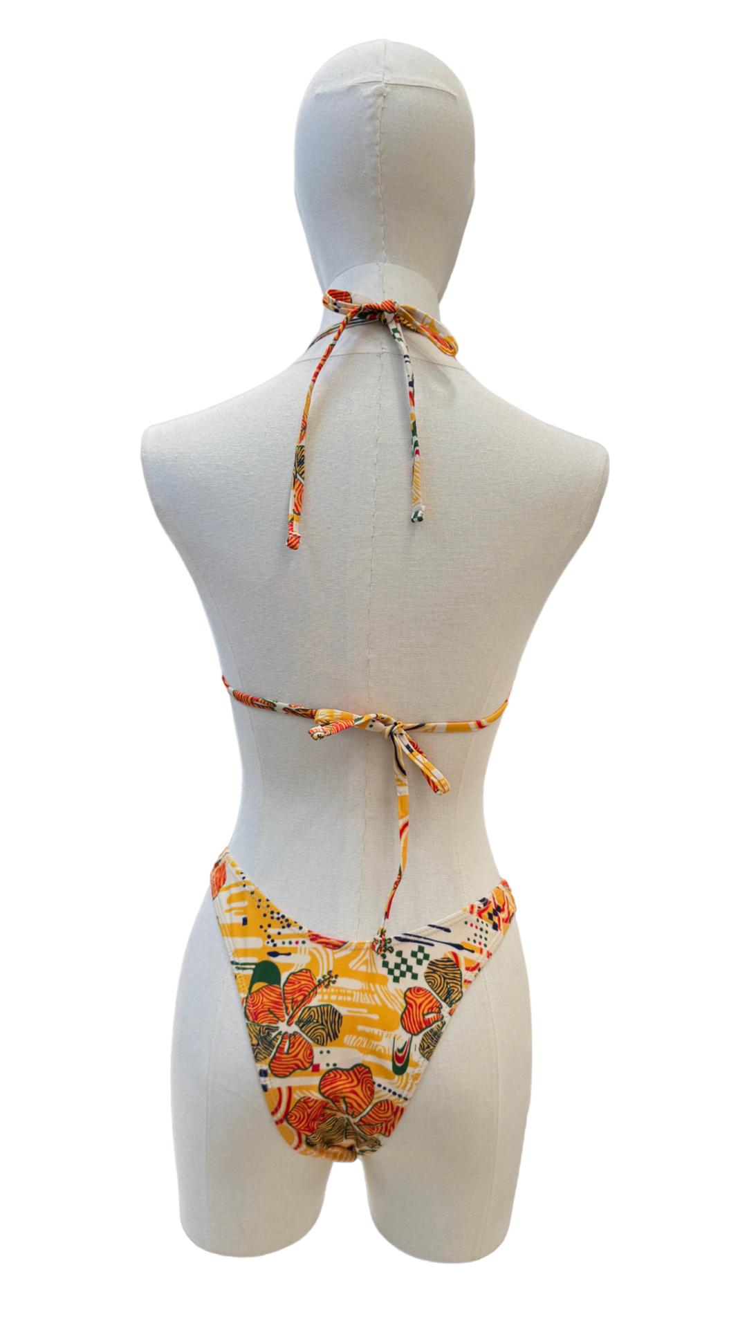 Set bikini estampado tropical + pareo corto