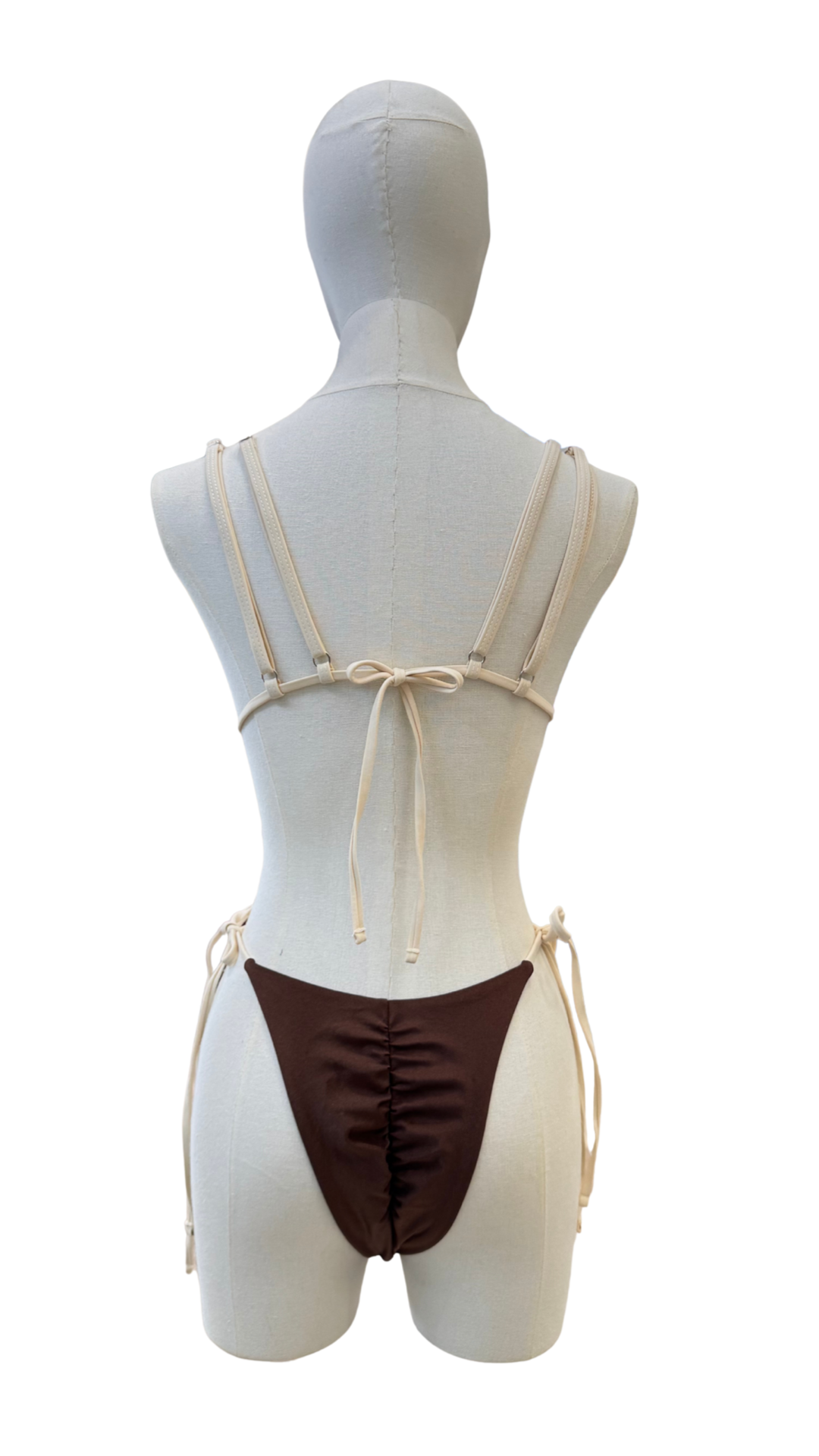 Set bikini completamente ajustable detalle ámbar con bottom fruncido