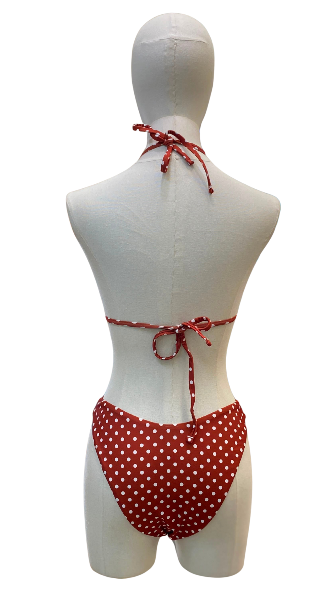 Set bikini polka dots con detalles de concha dorada y cuentas