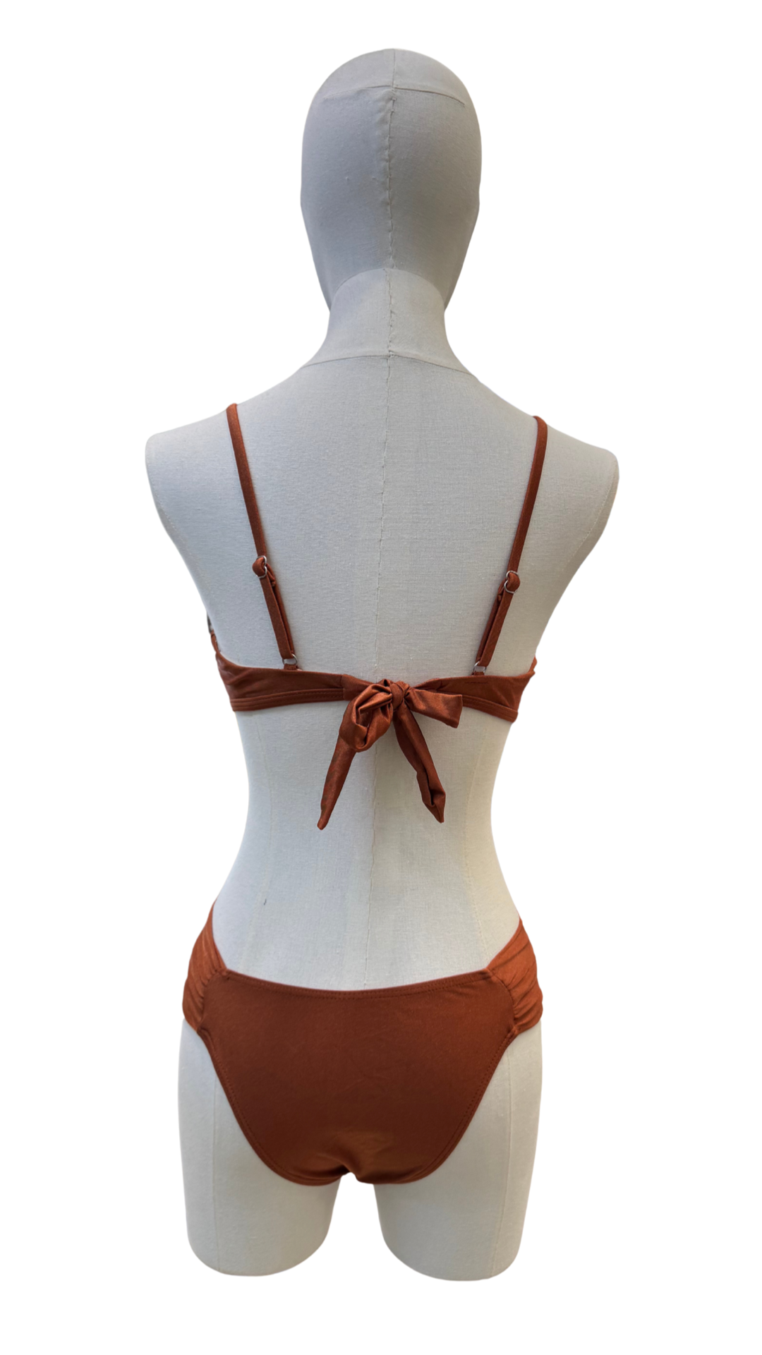 Set bikini con concha dorada