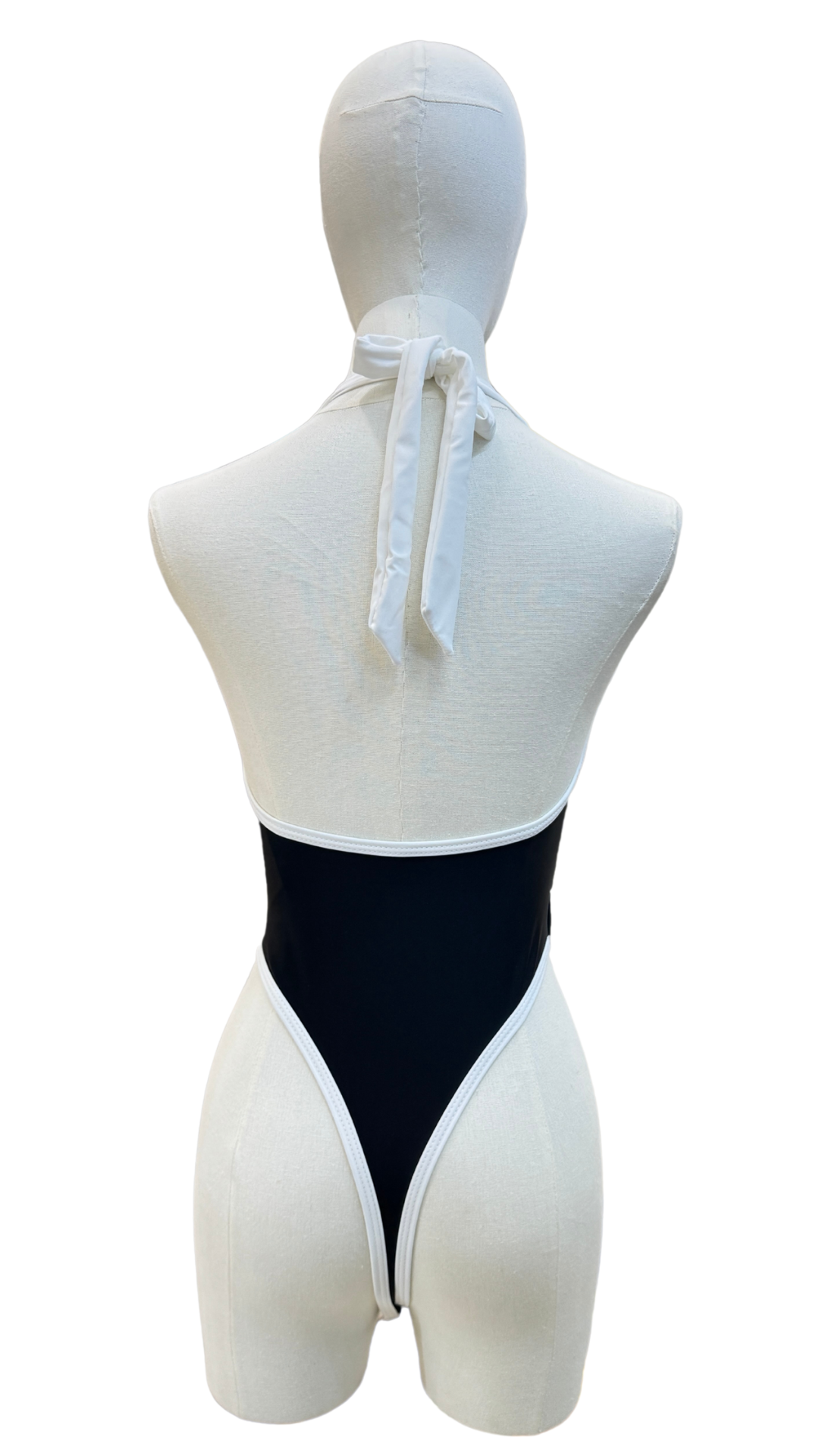 Trikini de tanga con flor 3D