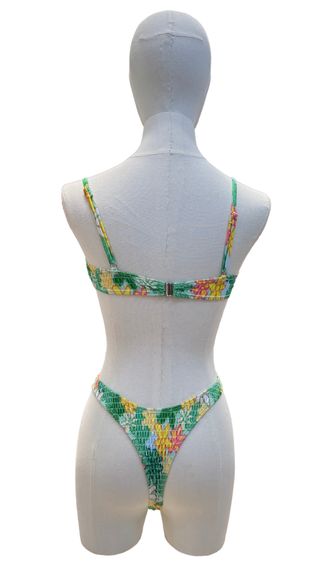Set bikini de tanga con tela fruncida