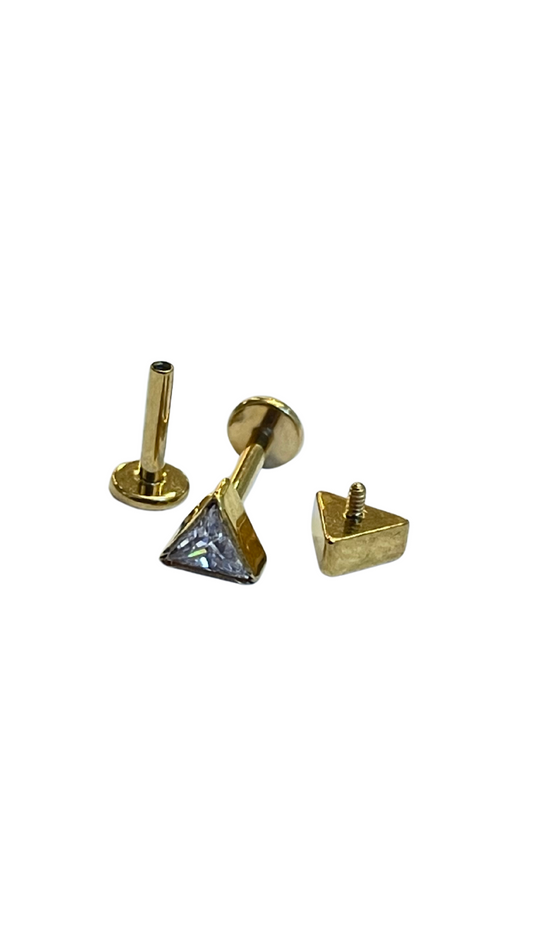 Piercing triangular de titanio