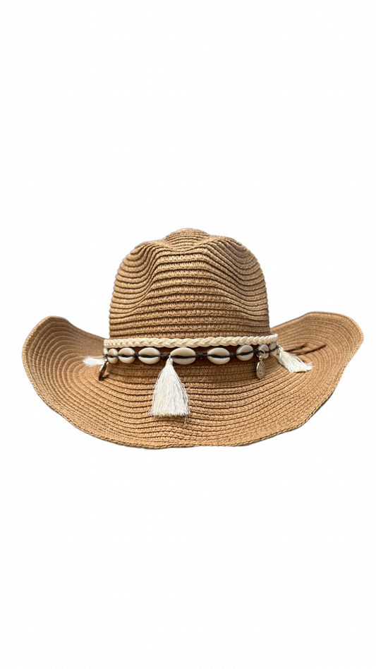 Sombrero de playa con conchitas