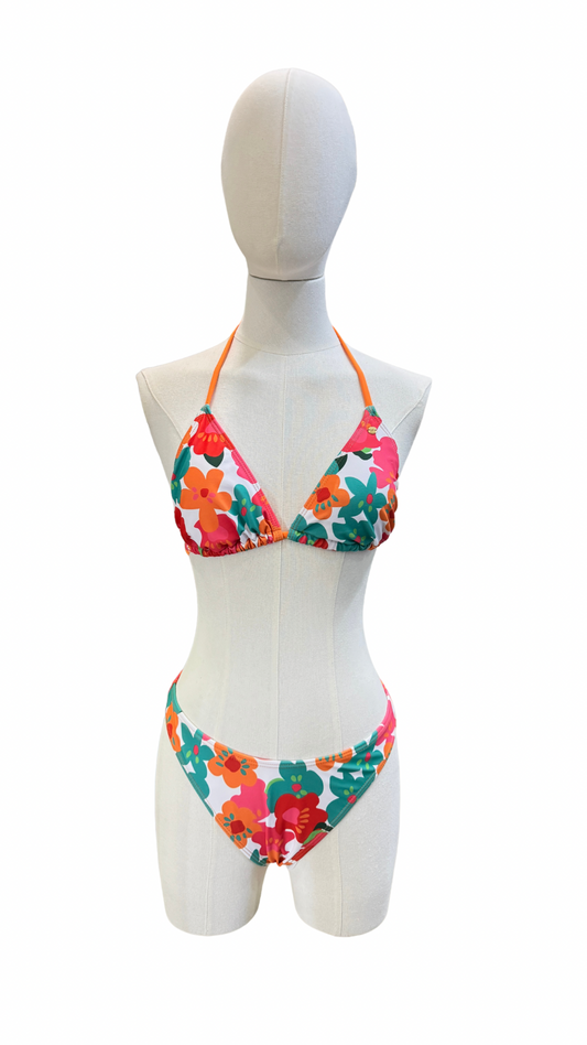 Set de bikini estampado con pareo corto