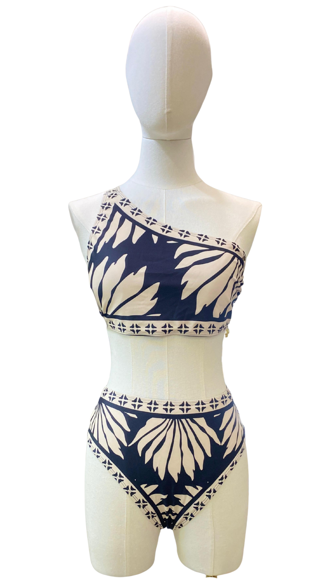 Set bikini de un tirante de tiro alto + pareo largo