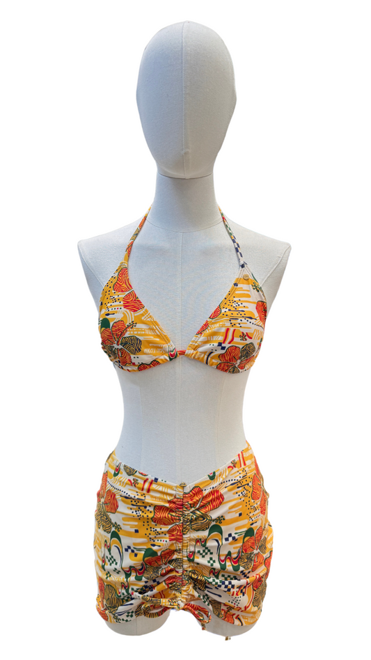 Set bikini estampado tropical + pareo corto