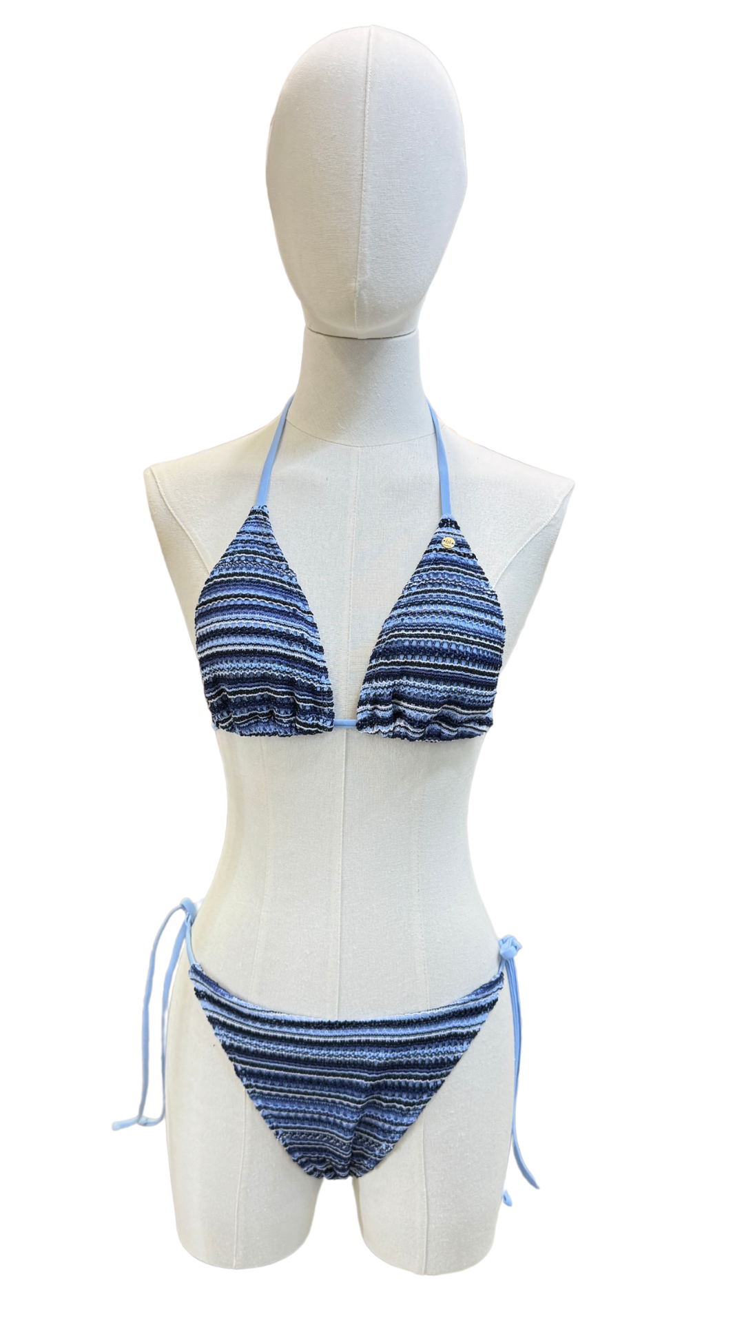 Set bikini de tela con textura + short corto