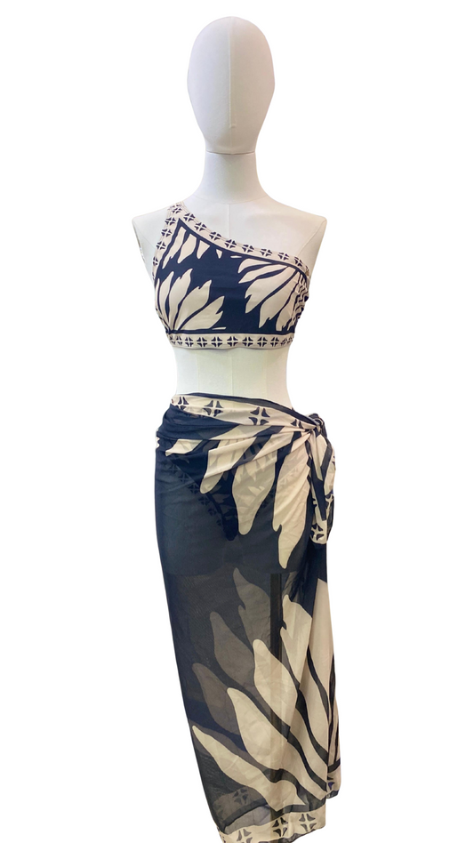 Set bikini de un tirante de tiro alto + pareo largo