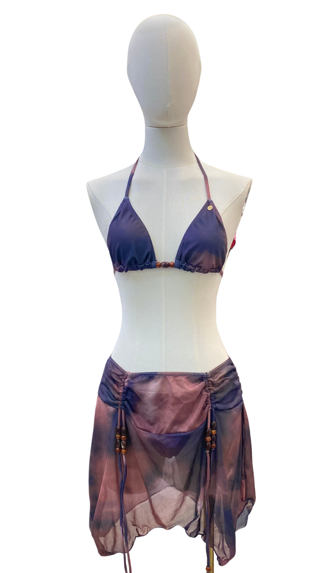 Set bikini + falda corta de tela mesh con detalles de cuentas