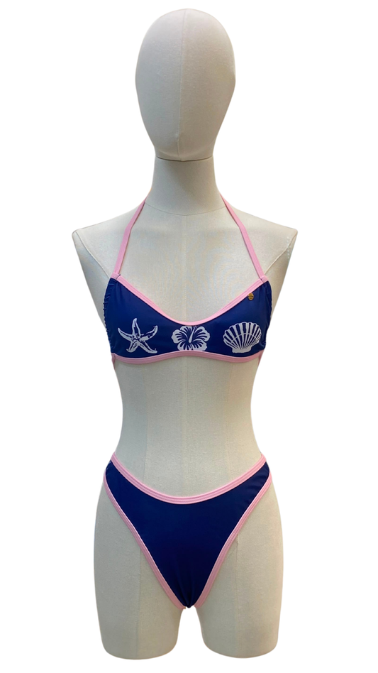 Set bikini bicolor de estrella de mar, flor y concha