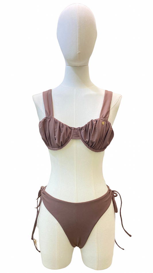 Set bikini con top de varillas completamente ajustable