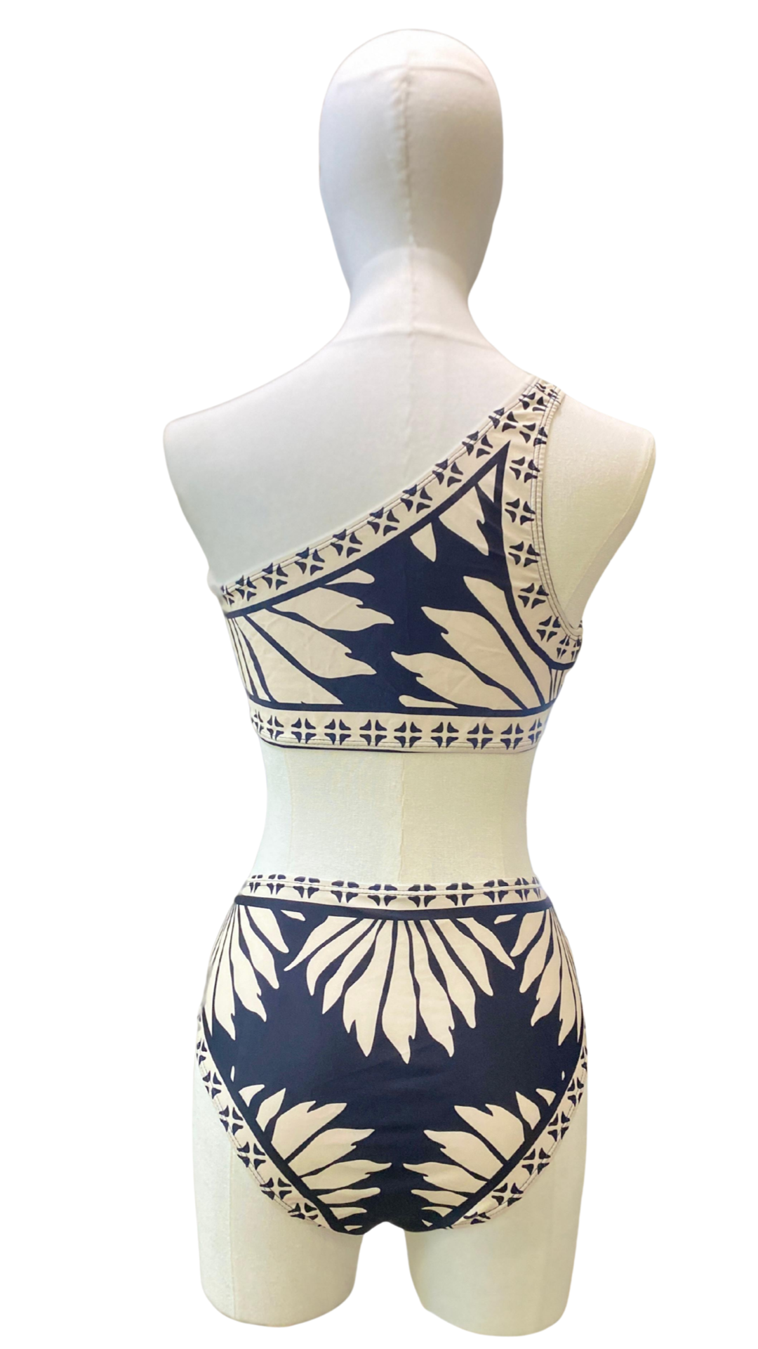 Set bikini de un tirante de tiro alto + pareo largo