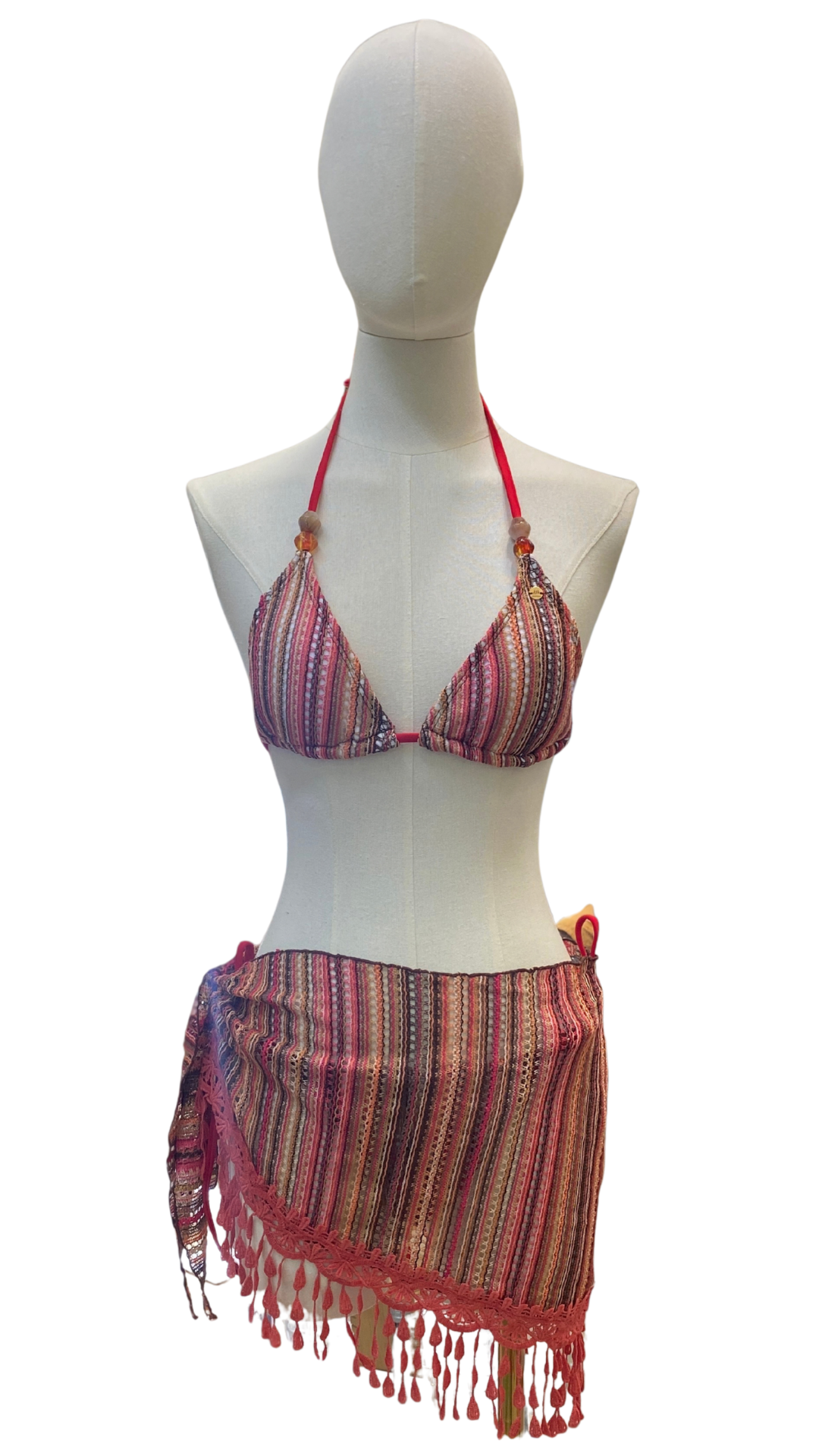 Set bikini ajustable + pareo corto con flecos