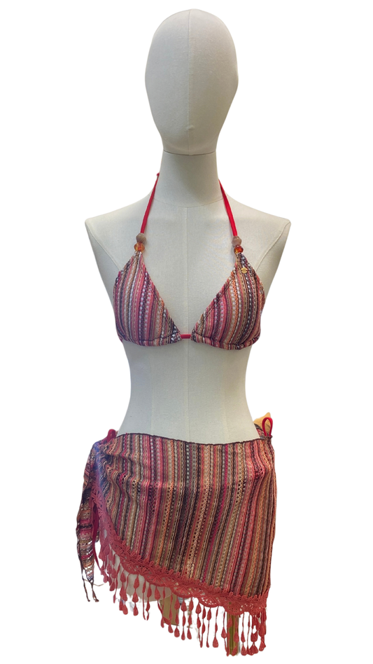 Set bikini ajustable + pareo corto con flecos