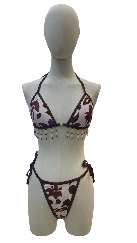 Set bikini completamente ajustable de tanga con cuentas colgantes